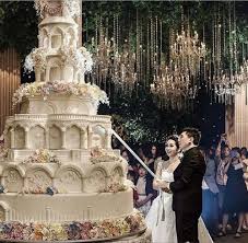 20 Over The Top Wedding Cakes That Are A Feast For The Eyes Wedding Cake Tops Huge Wedding Cakes Amazing Wedding Cakes