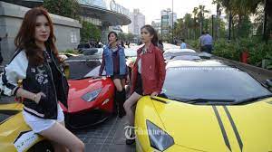 Sebelum beli, cari tahu dulu spesifikasi, konsumsi lamborghini urus 2021 adalah 5 seater suv yang tersedia dengan harga rp 8,5 milyar di indonesia. Yuk Ketahui Kisaran Pajak Mobil Mewah Macam Lamborghini Sampai Porsche Tribunnews Com Mobile