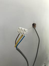 can i connect hue lightstrip to this uk