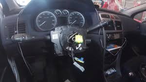 Il est donc extrêmement important de faire inspecter le système de coussins gonflables dès que le voyant s'allume, pour identifier le problème et le faire réparer. Voyant Airbag Allume Com 2000 Defaut Actionneur Conducteur Circuit Ouvert Peugeot Citroen Youtube