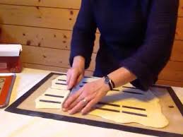 Faconnage Des Pains Au Chocolat Ou Chocolatines Realises Avec Une Pate Levee Feuilletee Youtube