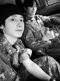 I love the uniform the Gyoji wear, they look so cool.