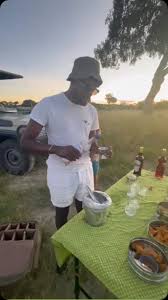 Catch FMR Fine Food today at 17h30 for a feast of inspiration! 🍽️ Jenny  Handley chats with chef Ollie Swart about his new cookbook, Freestyle  Cooking with Chef Ollie. Sample three of