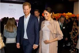 Royal Baby On The Way See Every Photo Of Meghan Markle Cradling Her Baby Bump Prince Harry And Meghan Harry And Meghan Meghan Markle Prince Harry