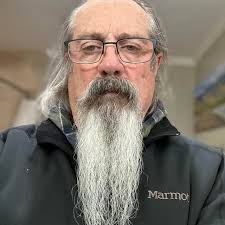 Caitlin Clark bouncing the ball off Paige Bueckers to kill time at the end  was… GENIUS🤯