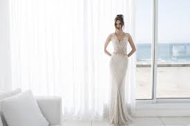 Laut ihrer eigenen aussage habe das britische königshaus sie darum gebeten, entwürfe für meghans mögliches brautkleid einzureichen. Mode Trifft Kunst Israelische Brautmode Chantal Haute Couture