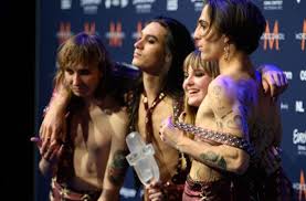 Der erste eurovision song contest wurde nicht nach punkten gewonnen, sondern nach stimmen (zwei pro land), und nur der gewinner wurde bekannt gegeben. Kw8oi78zhsj M