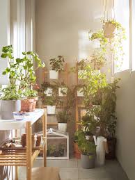 7 Pomyslow Na Urzadzene Balkonu Lub Tarasu Drewniane Drabinki Fot Ikea Garden Decor Projects Small Balcony Decor Balcony Decor