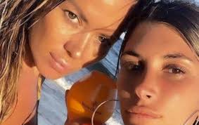 Para finalmente explicar que aunque considera que la entrevista sí le gustó a luis miguel y hasta accedió a tomarse una foto con ella, terminó por molestarle que revelara los detalles. V4c5c2qcx2qk M