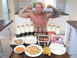 Tom Price Eats 12 Weetabix Two Lunches A Giant Steak And 18 Pints Of Milk A Day To Maintain His Muscular Frame Daily Mail Online