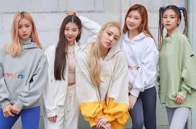 Buy itzy cute concept selca photocard set online at lazada philippines. Itzy Yuna S 2019 F W Andar Fashion Kpopndrama