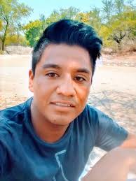 Ayudenos a localizar ami hermanito😭😭 xfavor les ruego 🙏🙏si alguien lo a  visto estaba pidiendo ayuda en la central de tecate tijuana para regresar a  chiapas estamos muy angustiadas su nombre es