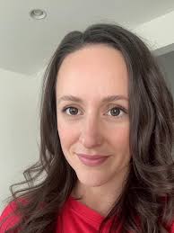 Just an exhausted 8-months-pregnant toddler mom, grinding full-time,  counting down the seconds to maternity leave while juggling Christmas  shopping and every holiday tradition under the sun. I ditched toxic  skincare three years