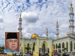 Menteri besar selangor, azmin ali menafikan laporan media yang menyebut bahawa senarai barisan exco baharunya mengekalkan komposisi agihan sebelum ini.jelas azmin ini kerana proses rundingan masih berjalan. Hanya 17 Masjid Dibenar Solat Tarawih Jumaat Di Kelantan