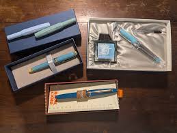 Sailor (Purple Cosmos) slim gear w/ Cosmic Bunny chopstick rest :-)