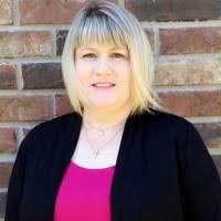 Nikki Chamberlain's Instagram, Twitter & Facebook