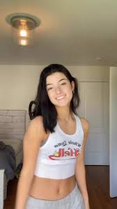 Charli D Amelio Charlidamelio Officiell Tiktok In 2020 Dance Videos Viral Dance Dance Choreography Videos