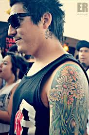 I never knew Jaime had that Mickey tattoo. :O