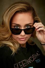 Who is the hottest woman celebrity? Pin On Celebrities