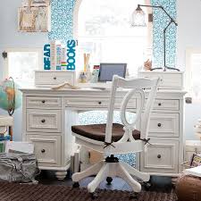 Try our teen loft beds complete with desks and storage to give your teen maximum space to study and lounge. Desks In Modern Style For Teenagers 28 Photos A Stylish Working Model In A Room For A Boy And A Girl