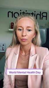 Eleanor Sinclair's Instagram, Twitter & Facebook