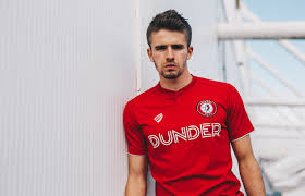 Aki énekel , imádta a szendvicseinket. Nagy Excited By New Adventure Bristol City