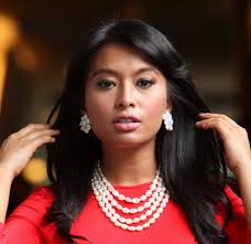 Drama dendam aurora sebanyak 100 episod turut memberi peluang padanya melakonkan watak serius sebagai gadis psiko bernama hana. Dendam Aurora Keutamaan Nabila Bukan Blok 404 Selebriti Berita Harian
