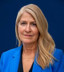 Lisa Pedersen's Instagram, Twitter & Facebook