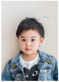 トップを短く元気なイメージに男の子のエアリーショートヘアおうちで