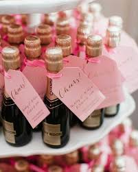 Champagne Mini Bottle Wedding Favours Vineyardwedding Diy Bruiloft Bedankjes Bruiloft Gunsten Huwelijks Bedankjes