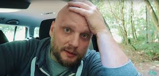 1978) jest popularnym i inspirującym duchownym rzymskokatolickim, dominikaninem, wędrownym kaznodzieją, duszpasterzem akademickim, vlogerem oraz autorem. Co Zrobic Kiedy Zycie Cie Rozczarowuje Radzi O Adam Szustak Op Wideo