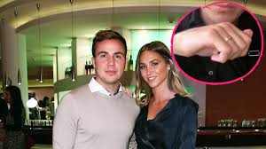Ann Kathrin Brommel Sie Zeigt Den Ring Von Ihrem Mario Promiflash De