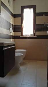 In genere, il costo per la posa in opera di una piastrella classica in gres porcellanato parte dai 20€ al mq per dimensioni standard (20×20, 33×33, 40×40,…). Prezzo Posa Pavimento E Rivestimento Bagno Roma