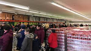 En mere ofrecemos a nuestros clientes siempre precios con descuento. Billige Konserven Bei Mere Ehepaar Schobel Testet Russen Discounter N Tv De