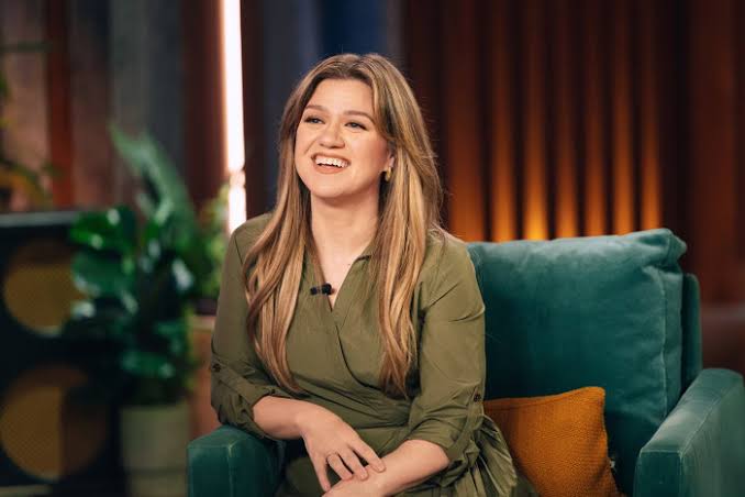 Kelly Clarkson xác nhận dừng lại The Kelly Clarkson Show - Saostar.vn