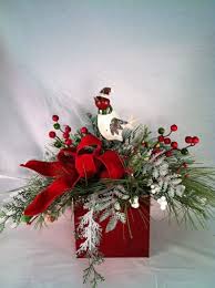 1001 Ideen Neue Weihnachtsgestecke Selber Machen Weihnachtstischschmuck Weihnachtsvorbereitungen Weihnachtstisch Dekoration