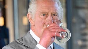 King Charles and Queen Camilla knock ...
