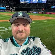 Kevin Diers's Instagram, Twitter & Facebook