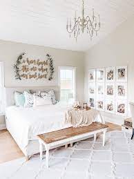 Are You Looking For Some Rustic Farmhouse Bedroom Ideas To Inspire You There Are Many Ways To Home Decor Bedroom Master Bedrooms Decor Farmhouse Bedroom Decor
