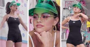 Selena marie gomez)‏ (مواليد 22 يوليو 1992) هي مغنية وممثلة ومنتجة أمريكية، وهي المولودة الوحيدة لأب من أصل مكسيكي وأم من أصل إيطالي. ÙÙŠØ¯ÙŠÙˆ ÙˆØµÙˆØ± Ø³ÙŠÙ„ÙŠÙ†Ø§ Ø¬ÙˆÙ…ÙŠØ² ØªÙƒØ´Ù Ø¹Ù† ÙƒÙˆØ§Ù„ÙŠØ³ ØªØµÙˆÙŠØ± ÙƒÙ„ÙŠØ¨ Ice Cream Ø§Ù„ÙŠÙˆÙ… Ø§Ù„Ø³Ø§Ø¨Ø¹