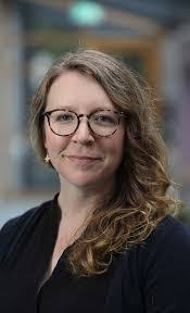 Dora Papp's Instagram, Twitter & Facebook