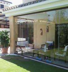 Echarri cristal ofrece a sus clientes los mejores cerramientos de cristal y ventanas del mercado para porches de jardín, áticos, terrazas y balcones. Cortinas De Cristal Luxury Profile