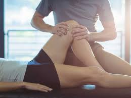Genou qui craque : quelles sont les causes ? - Femmeactuelle.fr