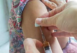 Bras endoloris, chauds, ou fatigue générale sont des effets secondaires communs de la vaccination. Vaccin Typhoide Caracteristiques Effets Secondaires Ooreka