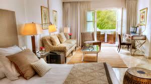 Il porto è uno dei porti più trafficati del mar mediterraneo, con un volume commerciale di oltre 428.623 teu e 642.529 passeggeri nel 2008. Hotel Puente Romano Costa Del Sol Holidaycheck