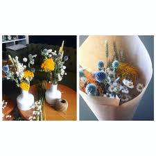 Des Fleurs Sechees Dans Un Petit Vase Blanc Aux Lignes Epurees Ou En Bouquet Sublime Avec Ce Beau Soleil D Automne Un Table Decorations Home Decor Decor