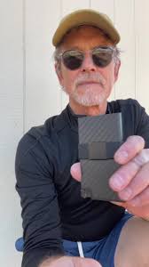 How to access your cards with a Ekster Carbon Fiber card holder wallet.  #ekster #eksterwallets #carbonfiberwallet