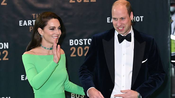 Prince William, Kate Middleton are more 'proper,' 'royal' than Prince Harry,  Meghan Markle with PDA: expert | Fox News
