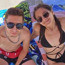 Scammer you have to pay first!!