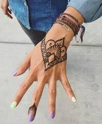 It was basically applied by asians during wedding ceremonies, but nowadays the tattoos are increasingly taking over the tattoo industry. 90 Henna Tattoo Ideen Neueste Trends Und Wunderschone Motive